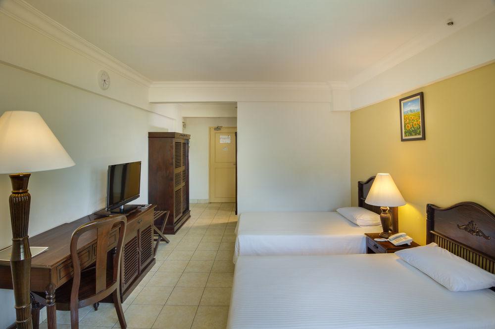 Eastana Cherating Beach Resort Екстер'єр фото